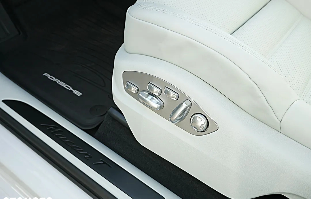 Porsche Macan cena 369000 przebieg: 1000, rok produkcji 2023 z Lipsko małe 781